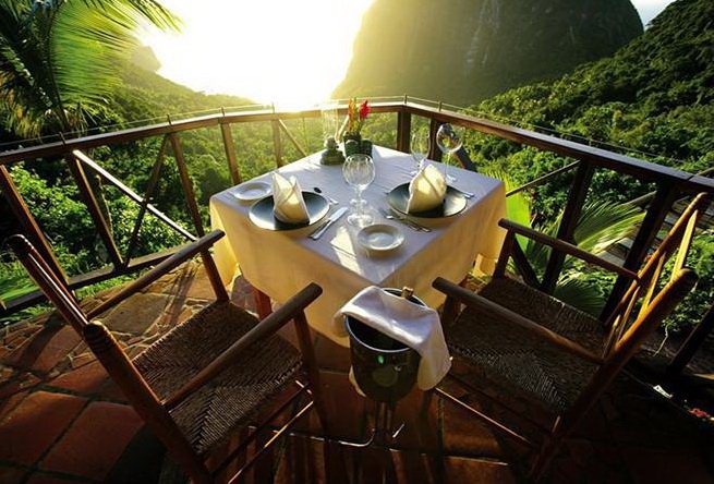 Khu nghỉ dưỡng Ladera Resort, St Lucia là resort duy nhất được nhìn thấy trên trang UNESCO Di sản Thế giới, nhìn ra biển Caribe.